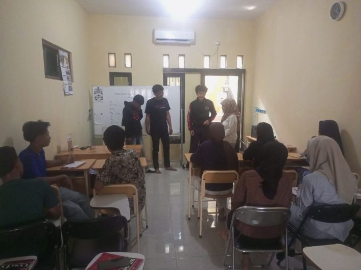 Pembelajaran Tatap Muka di PKBM Griya Cendekia: Membangun Ilmu, Silaturahmi, dan Pengalaman Bermakna.