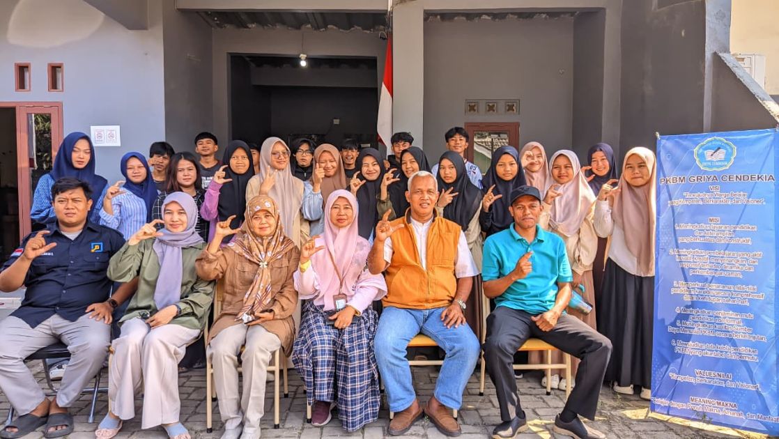 Masih Banyak Anak Indonesia Tidak Sekolah: PKBM Hadir Memberikan Kesempatan Kedua untuk Meraih Masa Depan
