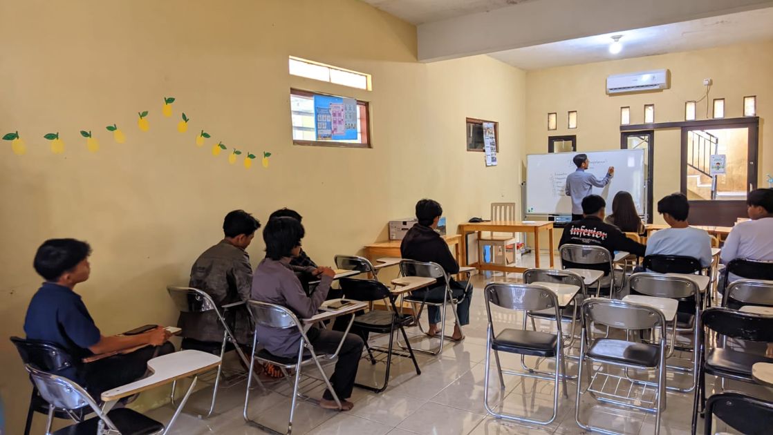 Menyiapkan Generasi Emas di Era Digital: Peran Vital Mata Pelajaran Informatika dan Berpikir Komputasional di PKBM Griya Cendekia