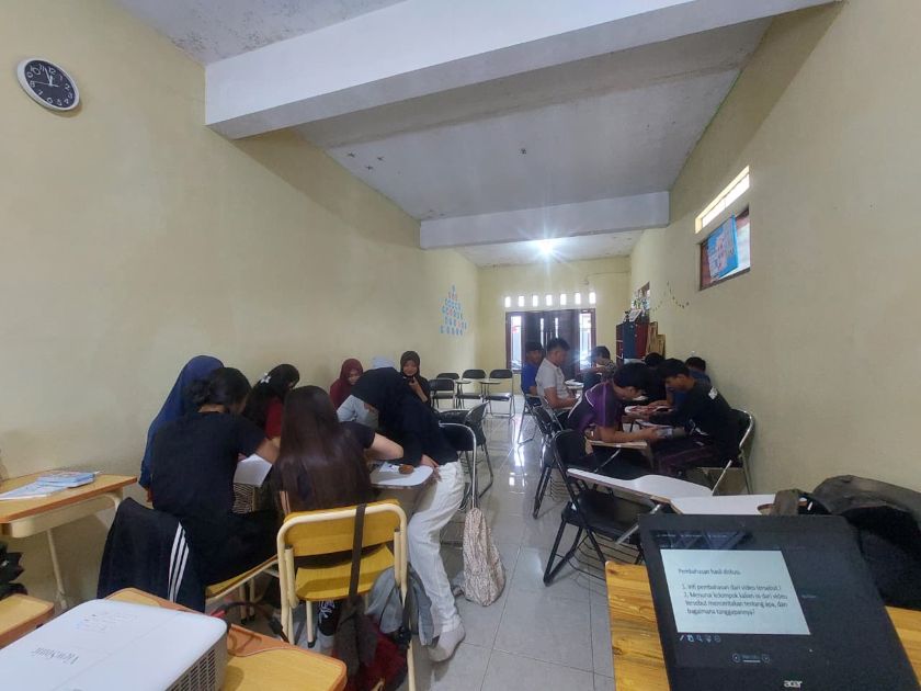 Menembus Waktu, Menguatkan Karakter: Urgensi Memahami Kerajaan Hindu-Buddha di Nusantara bagi Siswa PKBM